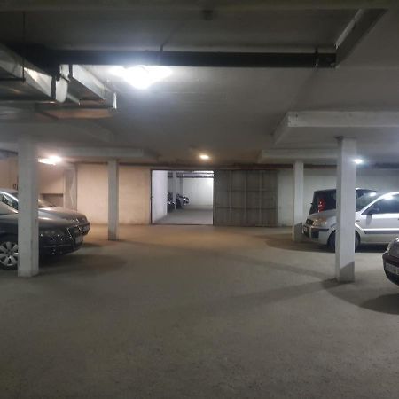 Rajiceva 5- Apartman Sa Prostranom Terasom I Garaznim Mestom Kragujevac Exteriér fotografie