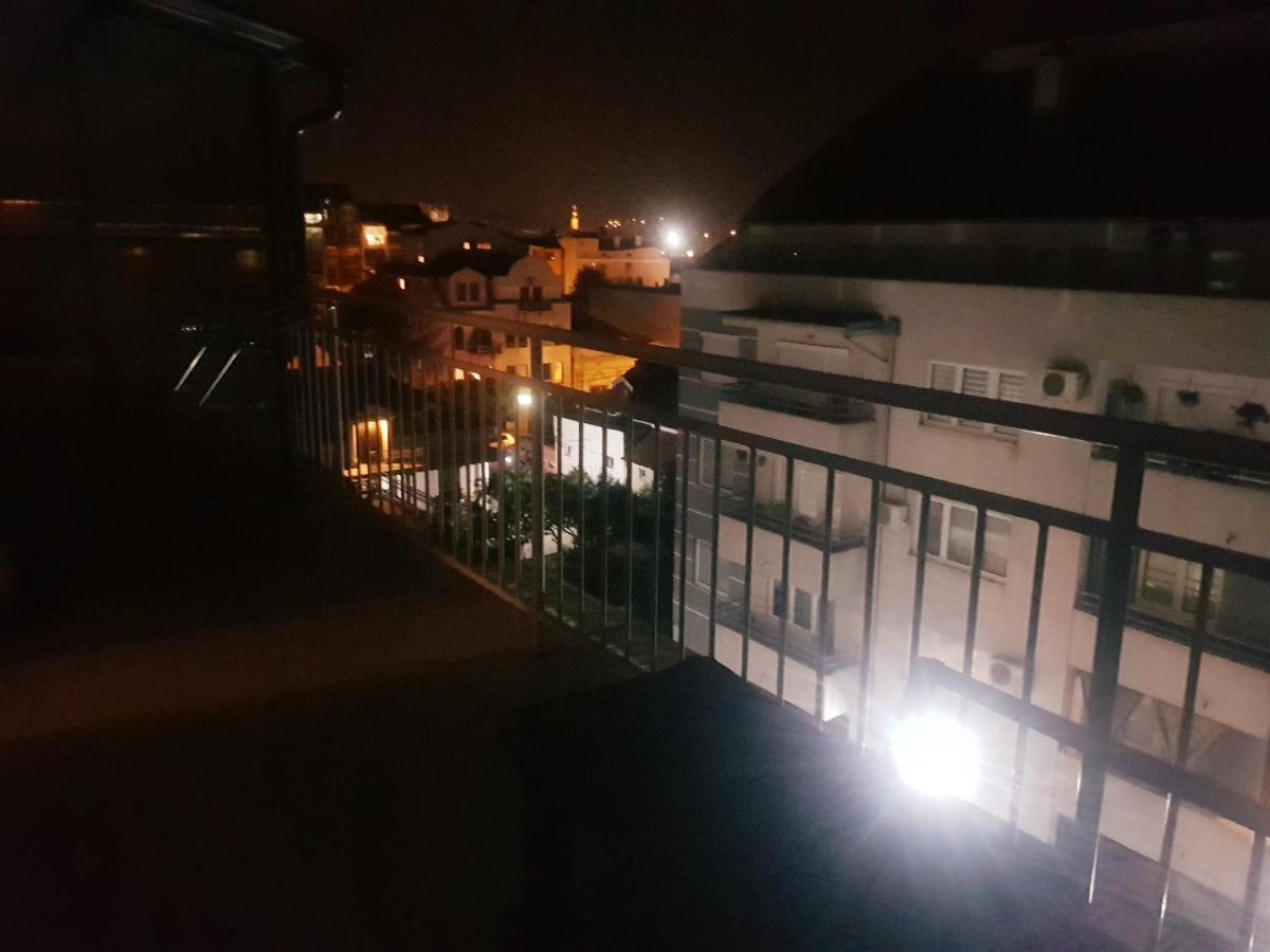 Rajiceva 5- Apartman Sa Prostranom Terasom I Garaznim Mestom Kragujevac Exteriér fotografie