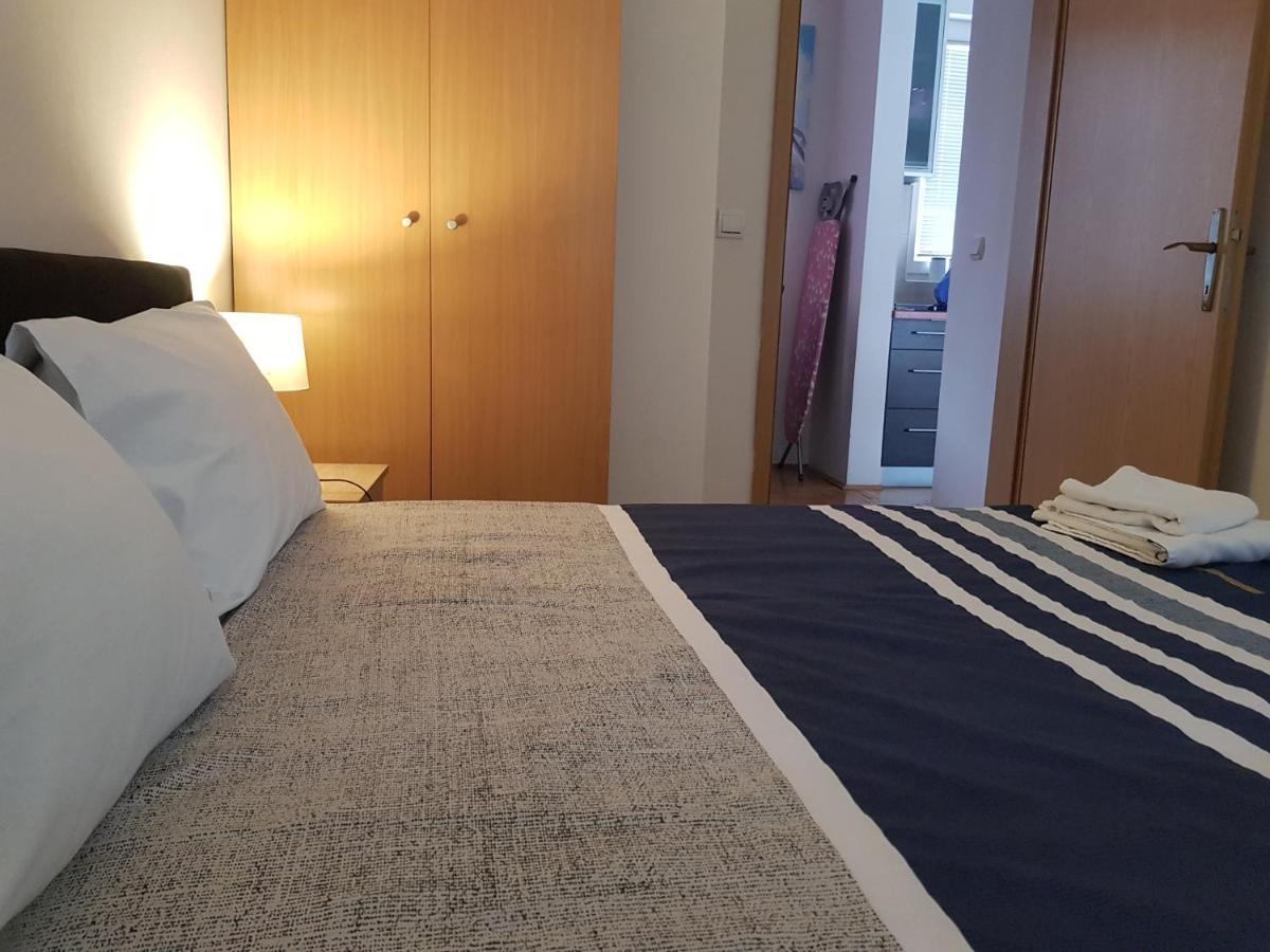 Rajiceva 5- Apartman Sa Prostranom Terasom I Garaznim Mestom Kragujevac Exteriér fotografie